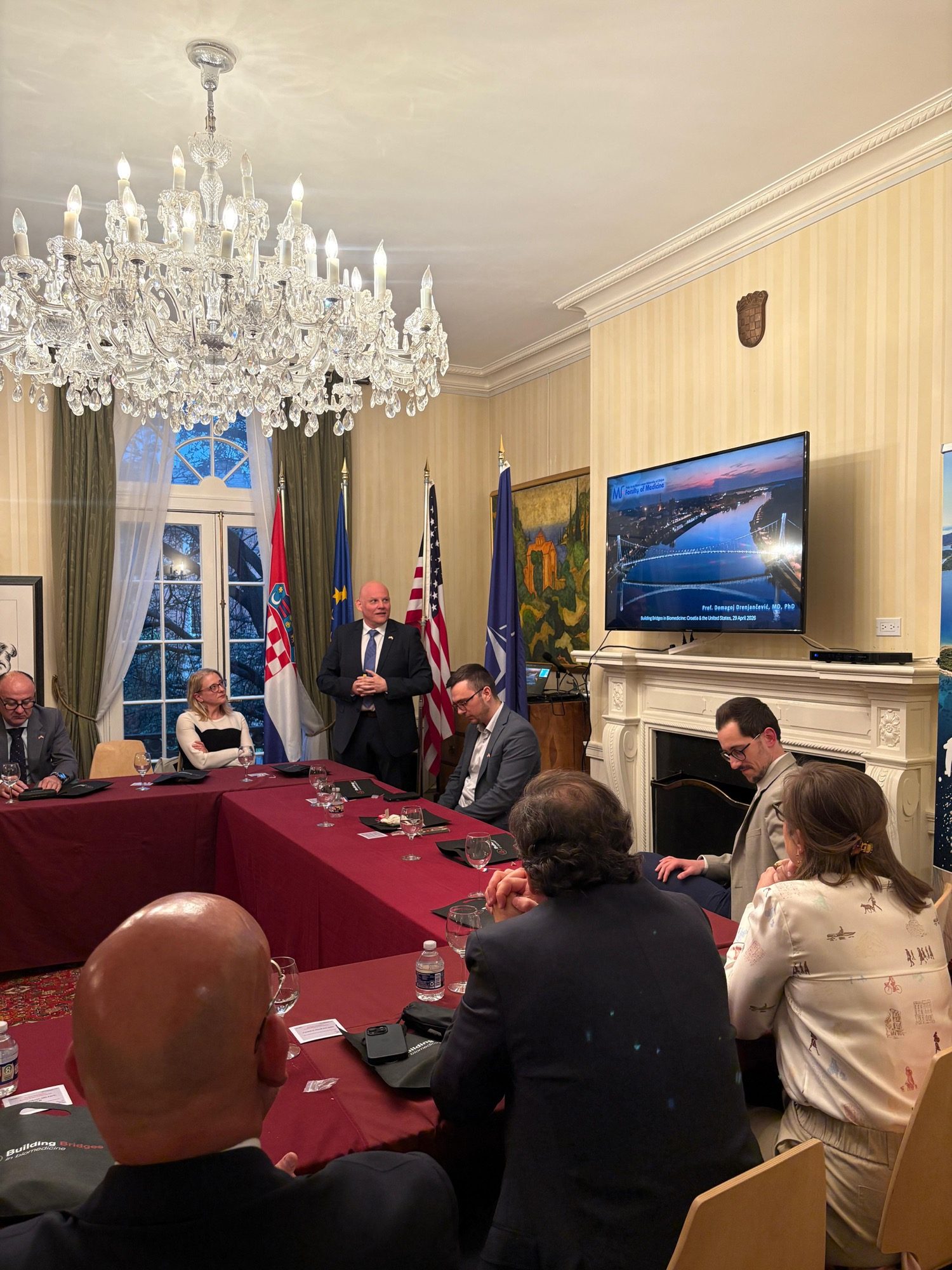 Croatian and international delegates in conversation at the Washington edition of Building Bridges